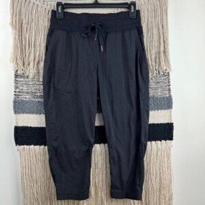 Lululemon Women's Black 19" Cropped Joggers Size 4